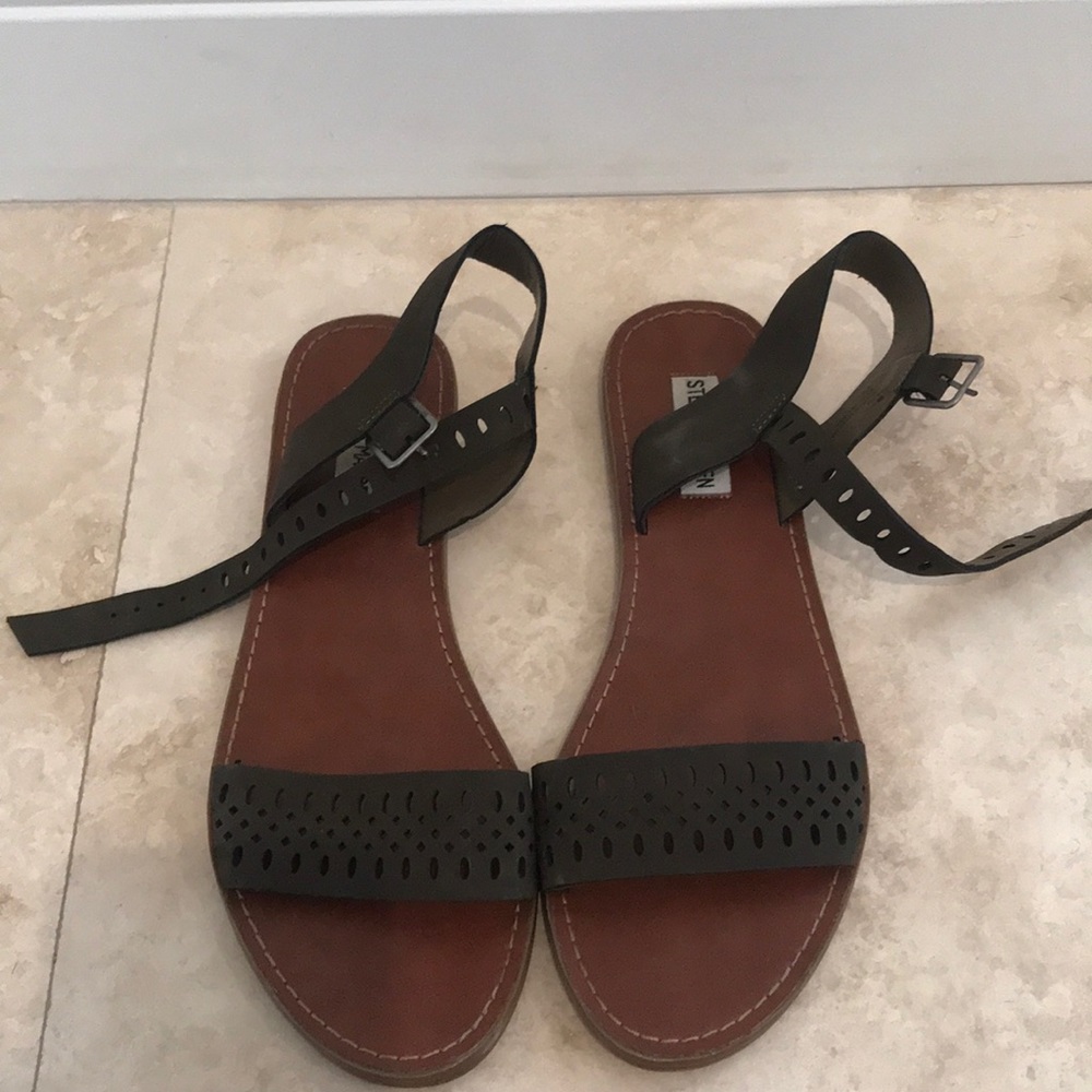 Steve Madden olive green sandals
